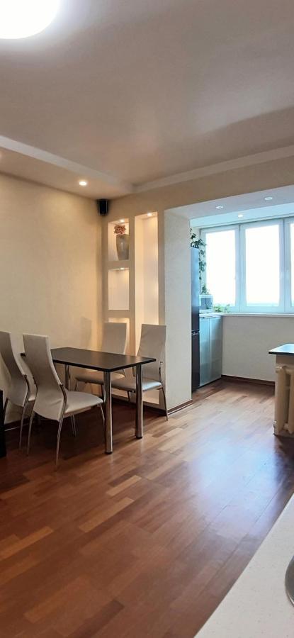 Apartamento 1/10 Вулиця Радунська Kiev Exterior foto